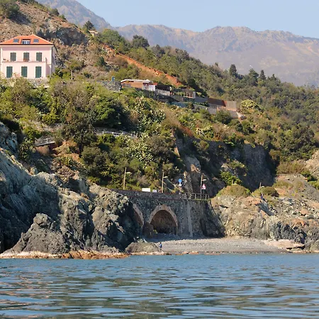 Puntabella فندق 2*